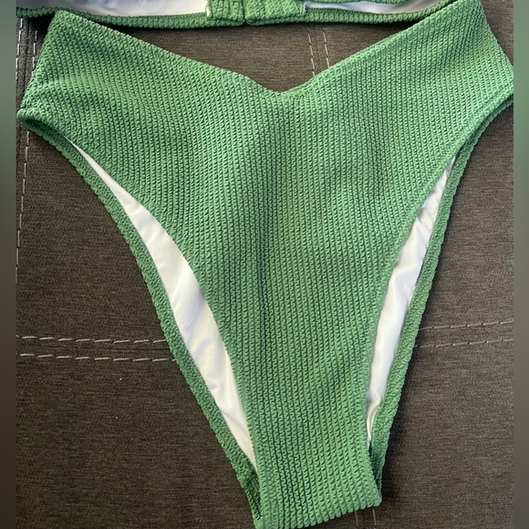 Victoria’s Secret Crinkle Brazilian Bikini Top & Bottom Grass Green Size Small - Picture 2 of 9